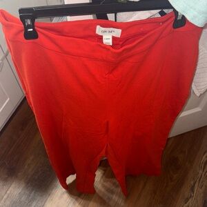 ON Women's Red Capris